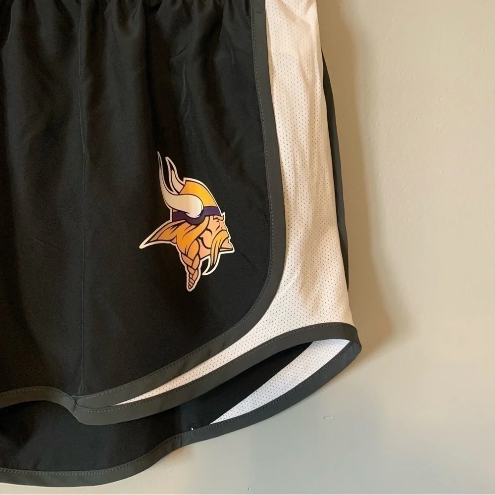 NWT. NIKE Women’s Minnesota Vikings Athletic Tempo Shorts